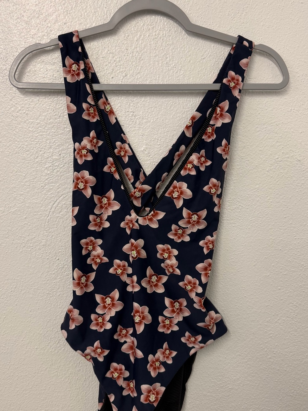 BNWT🩷Acacia Nova Suit